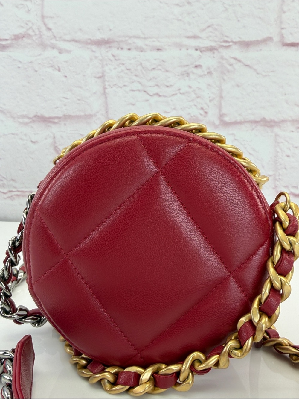 CHANEL 19 Red Quilted Round Mini Crossbody Mixed Metal Chain - Picture 5 of 15